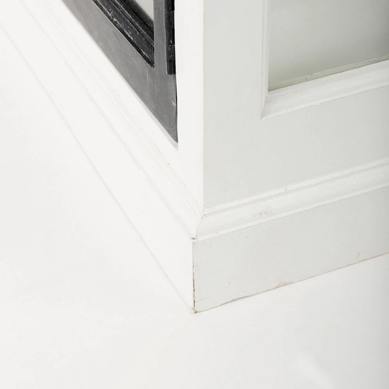 Aparador blanco y negro con tablero de madera marrón – 2 armarios de cristal y 4 cajones